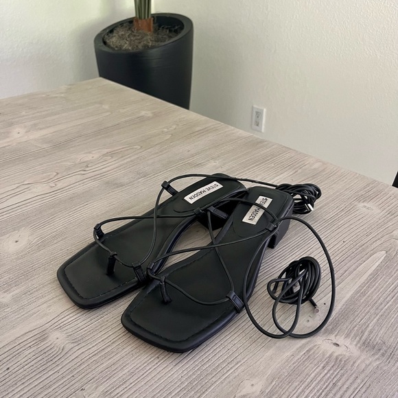 FINAL SALE-Steve Madden- Claremont sandal in black size 9 - Picture 7 of 10